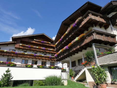 CENTRAL HOTEL & APART MIT LANDHAUS