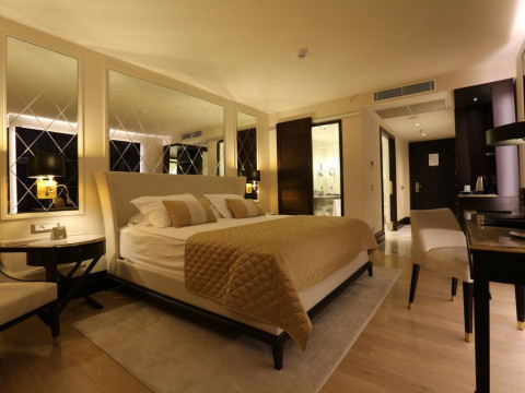 CHARISMA DELUXE HOTEL