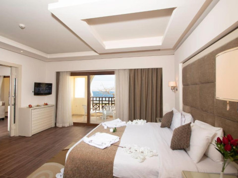 CHARMILLION CLUB RESORT_