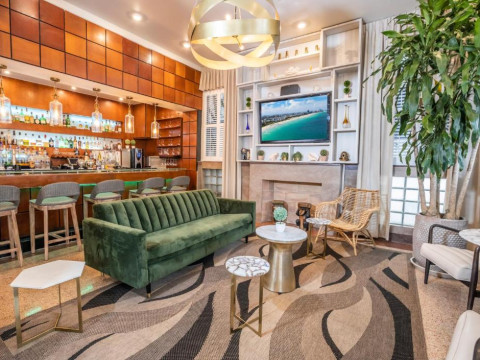 Chesterfield Hotel & Suites