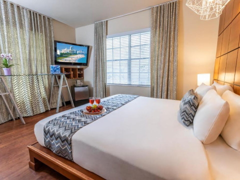 Chesterfield Hotel & Suites