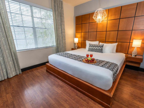 Chesterfield Hotel & Suites