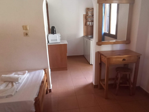 Chrysanthi Studio & Apartments