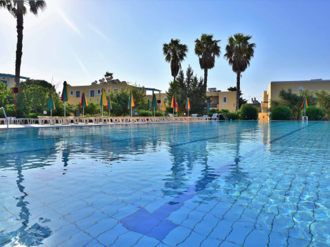 Chrysoula Hotel & Apartments