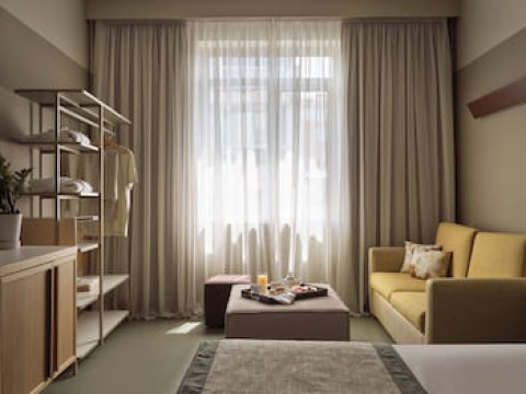 CITY HOTEL