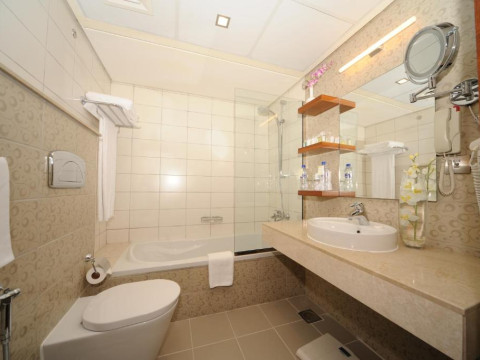 City Seasons Al Hamra Hotel