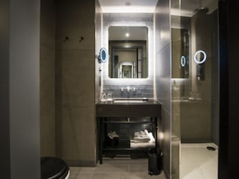 CLAYTON HOTEL CITY OF LONDON