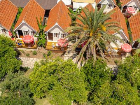 CLOVER MAGIC NOVA BEACH BUNGALOW