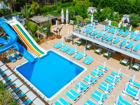 CLUB BIG BLUE SUITE HOTEL