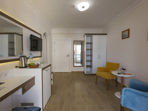 CLUB BIG BLUE SUITE HOTEL