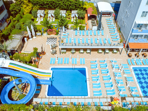 CLUB BIG BLUE SUITE HOTEL