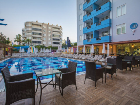 CLUB BIG BLUE SUITE HOTEL