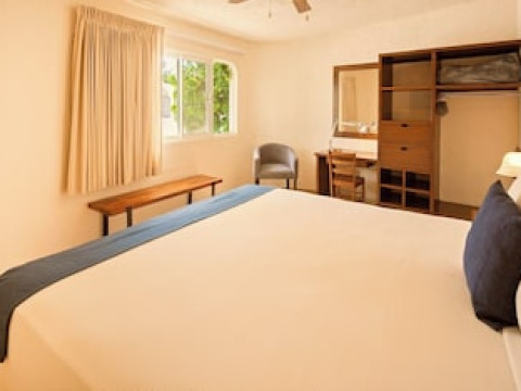 CLUB EL MORO HOTEL AND SUITES