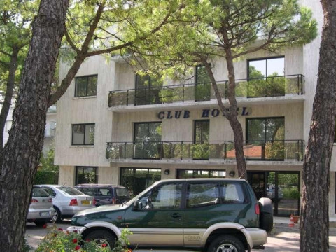 Club Hotel