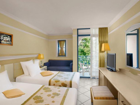Alea Hotel & Suites