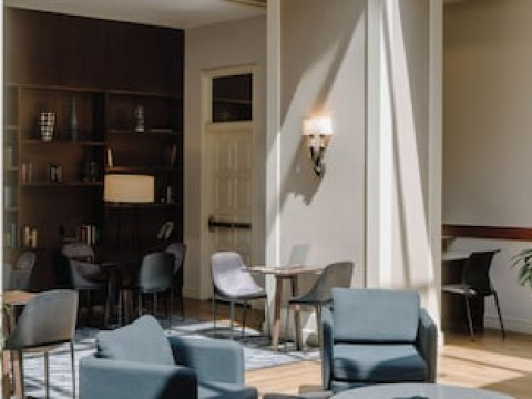 CLUB QUARTERS IN PHILADELPHIA