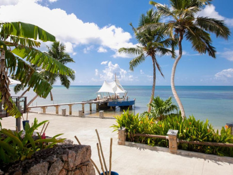 Coco de Mer and Black Parrots Suites