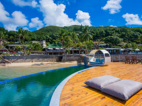 Coco de Mer and Black Parrots Suites