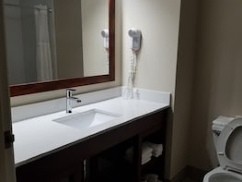 COMFORT INN & SUITES GENEVA - WEST CHICAGO