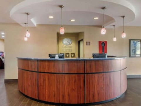 COMFORT SUITES SPEEDWAY - KANSAS CITY