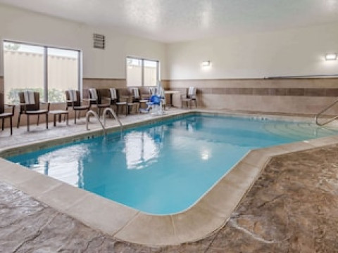 COMFORT SUITES SPEEDWAY - KANSAS CITY