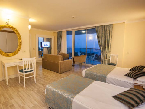 CONCORDIA CELES HOTEL