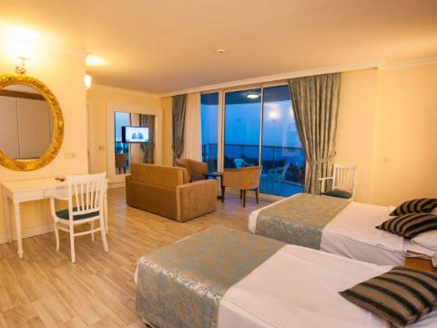 CONCORDIA CELES HOTEL