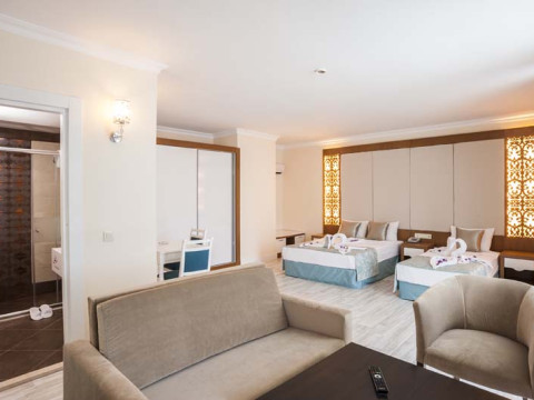 CONCORDIA CELES HOTEL