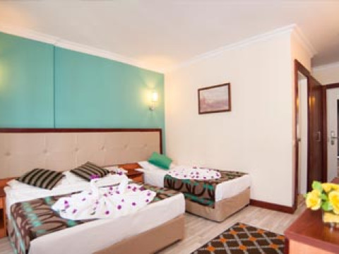 CONCORDIA CELES HOTEL