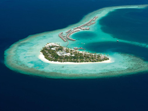 Constance Halaveli Resort