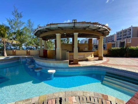 COOL BREEZE BEACHFRONT APARTMENTS