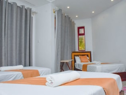 COOL BREEZE BEACHFRONT APARTMENTS