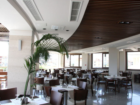 Cosmopolitan & SPA Hotel