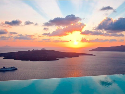 Cosmopolitan Suites Santorini