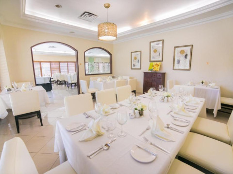 Courtleigh Hotel & Suites
