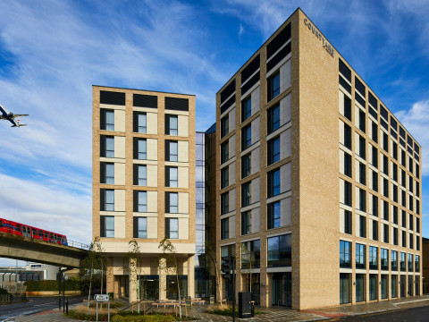 Courtyard by Marriott London City Airport