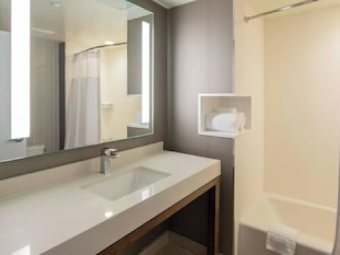 COURTYARD BY MARRIOTT NEW YORK QUEENS/FRESH MEADOWS