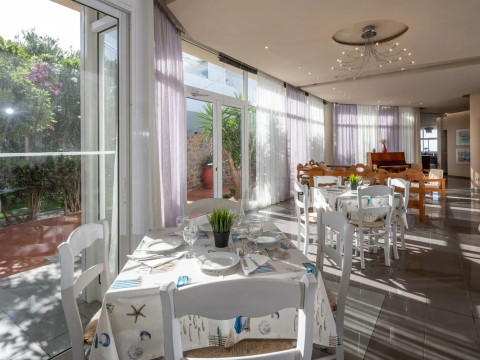 CRETECO HOTEL AND SUITES