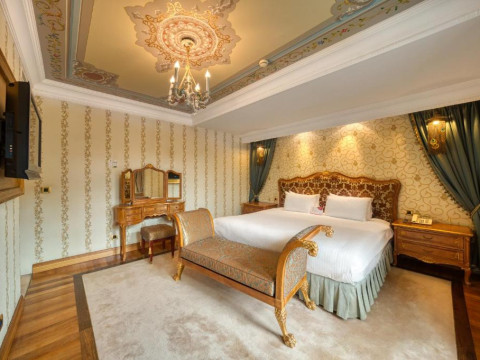 Crowne Plaza Old City Hotel