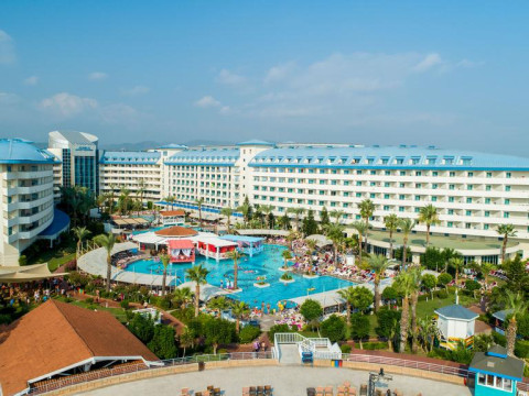 CRYSTAL ADMIRAL RESORT SUITES & SPA