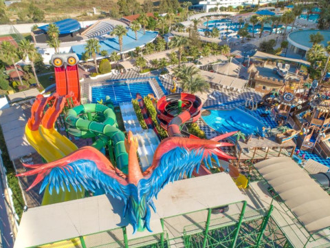 CRYSTAL ADMIRAL RESORT SUITES & SPA