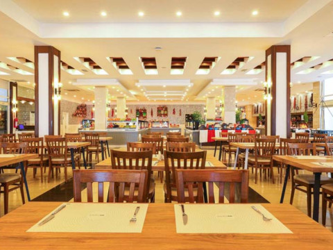 CRYSTAL AURA BEACH RESORT & SPA