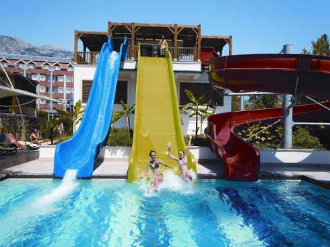CRYSTAL DE LUXE RESORT & SPA