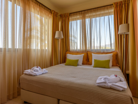 Danelis Studios & Apts