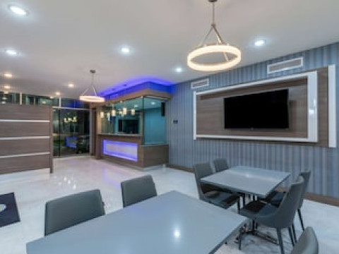 DAYS INN & SUITES BY WYNDHAM DOWNTOWN/UNIVERSITY OF HOUSTON