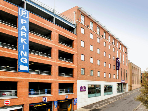Days Luton