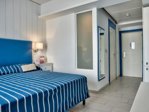 Hotel db Seabank Resort and Spa