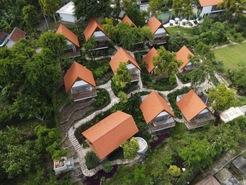 Deep Roots Dive & Yoga Resort