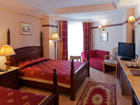 DELPHIN PALACE HOTEL