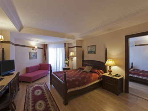 DELPHIN PALACE HOTEL